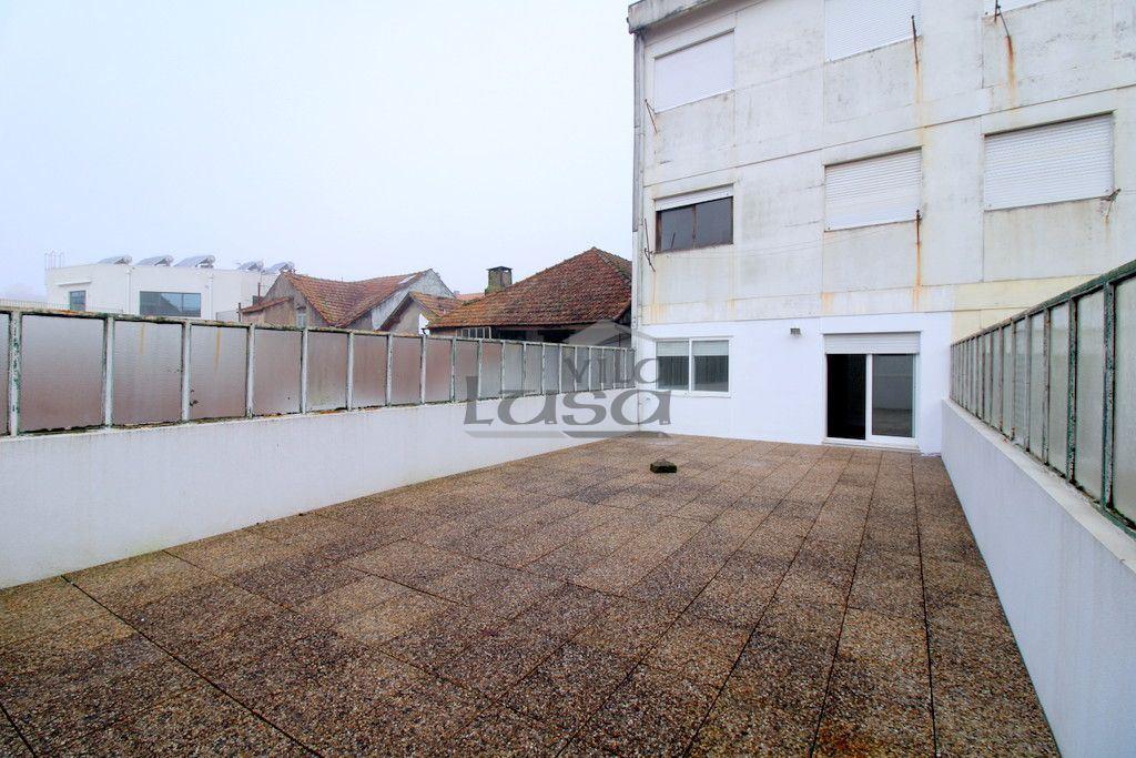 T2 Renovado, para Arrendamento a 200 metros da Avenida da República