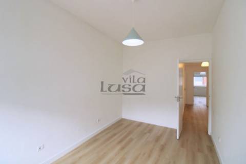 T2 Renovado, para Arrendamento a 200 metros da Avenida da República