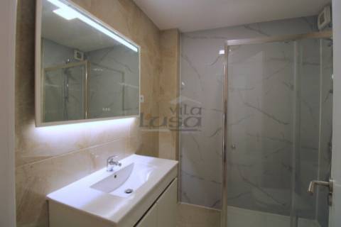 T2 Renovado, para Arrendamento a 200 metros da Avenida da República