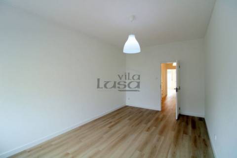 T2 Renovado, para Arrendamento a 200 metros da Avenida da República