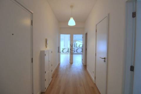 T2 Renovado, para Arrendamento a 200 metros da Avenida da República