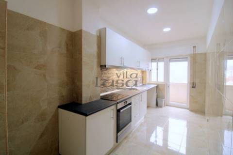 T2 Renovado, para Arrendamento a 200 metros da Avenida da República