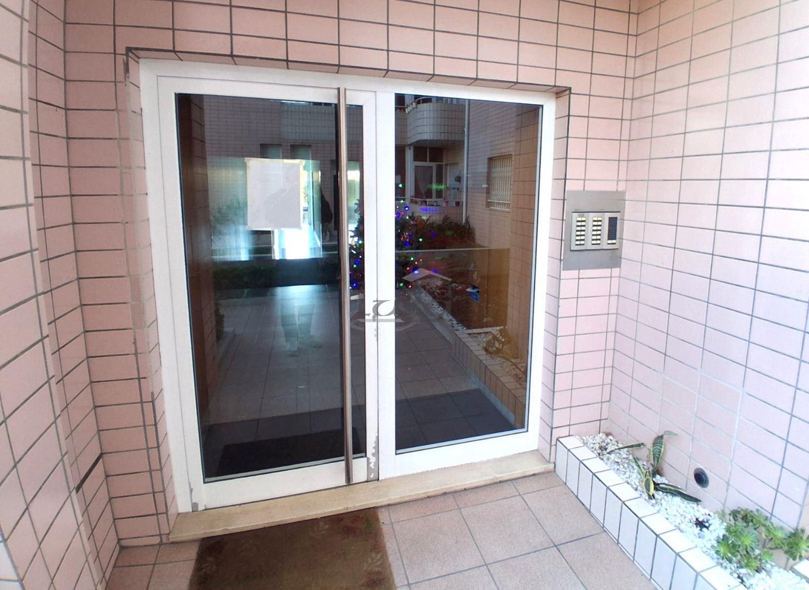 T2 em Rio Tinto (à estação da CP e estação do Metro da Campainha)