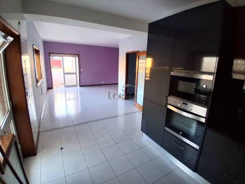 T2 em Rio Tinto (à estação da CP e estação do Metro da Campainha)