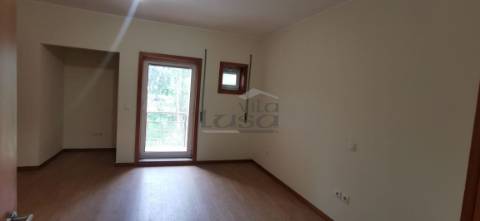 Moradia T3 + escritório (em condomínio fechado), em Frejufe/Maia.