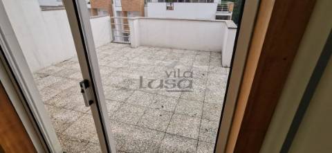 Moradia T3 + escritório (em condomínio fechado), em Frejufe/Maia.