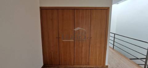 Moradia T3 + escritório (em condomínio fechado), em Frejufe/Maia.