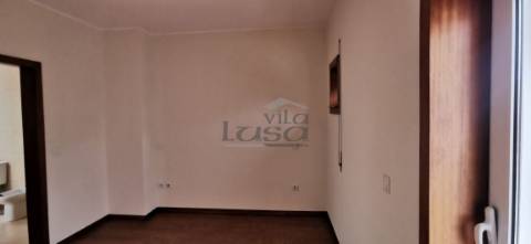 Moradia T3 + escritório (em condomínio fechado), em Frejufe/Maia.