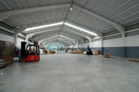 Armazém Rio Meão 1.700 m2 de área coberta + Logradouro e PT próprio 