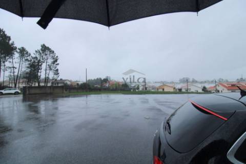 Armazém Rio Meão 1.700 m2 de área coberta + Logradouro e PT próprio 