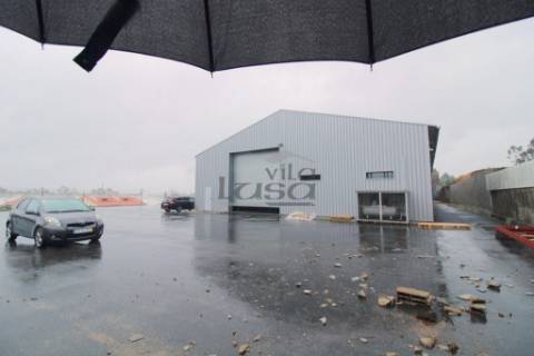 Armazém Rio Meão 1.700 m2 de área coberta + Logradouro e PT próprio 