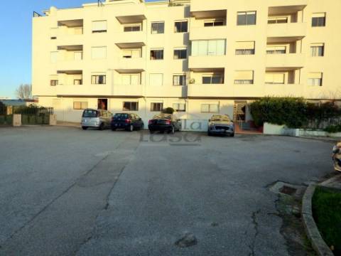 T3 + Escritório para Arrendamento em Miramar com garagem