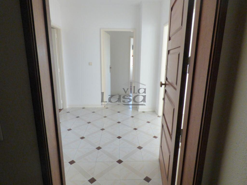 T3 + Escritório para Arrendamento em Miramar com garagem