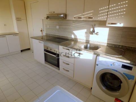 T3 + Escritório para Arrendamento em Miramar com garagem