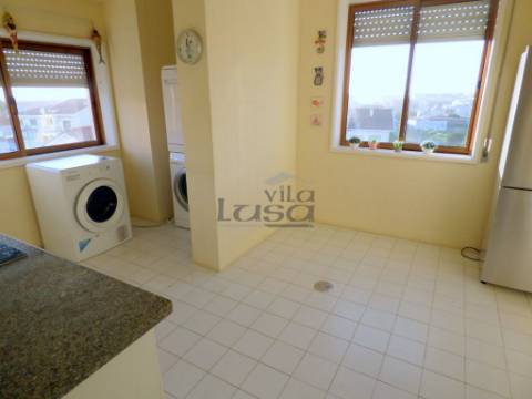 T3 + Escritório para Arrendamento em Miramar com garagem