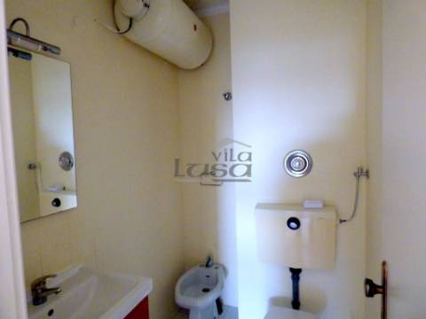 T3 + Escritório para Arrendamento em Miramar com garagem