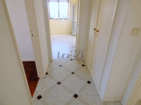 T3 + Escritório para Arrendamento em Miramar com garagem