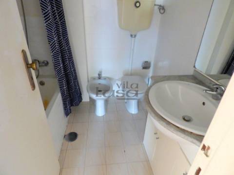 T3 + Escritório para Arrendamento em Miramar com garagem