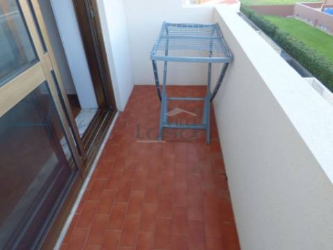 T3 + Escritório para Arrendamento em Miramar com garagem