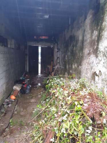 Moradia para restaurar no centro de Fiães.