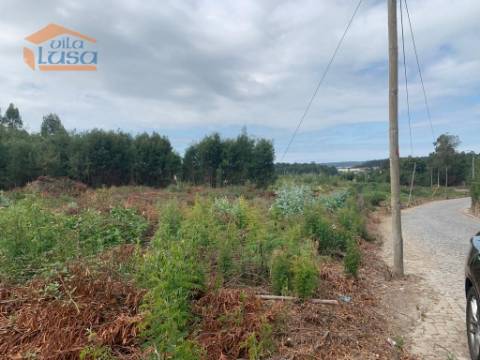 Terreno com 8300m2 com projeto aprovado para moradia térrea de 4 frentes em Castelo da Maia.