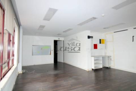 Escritório para Arrendamento | 1.º Piso | Localização Prime  Vila Nova de Gaia