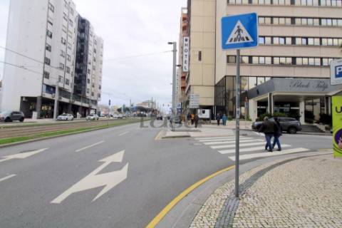 Escritório para Arrendamento | 1.º Piso | Localização Prime  Vila Nova de Gaia