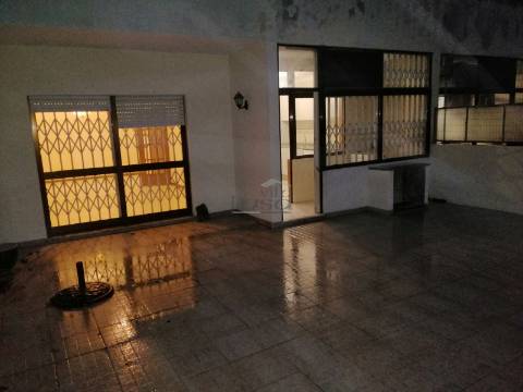 T2 com Terraço junto ao Metro da Campainha em Rio Tinto