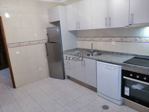 T2 com Terraço junto ao Metro da Campainha em Rio Tinto