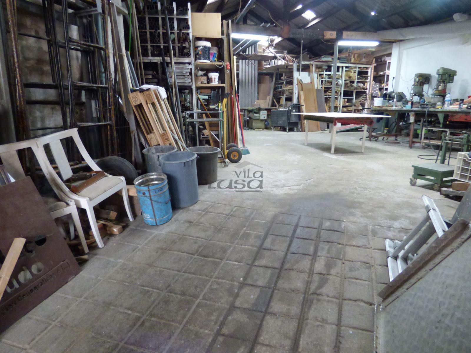 Armazém para venda no Candal  Santa Marinha, Vila Nova de Gaia