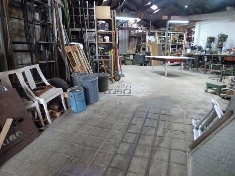 Armazém para venda no Candal  Santa Marinha, Vila Nova de Gaia