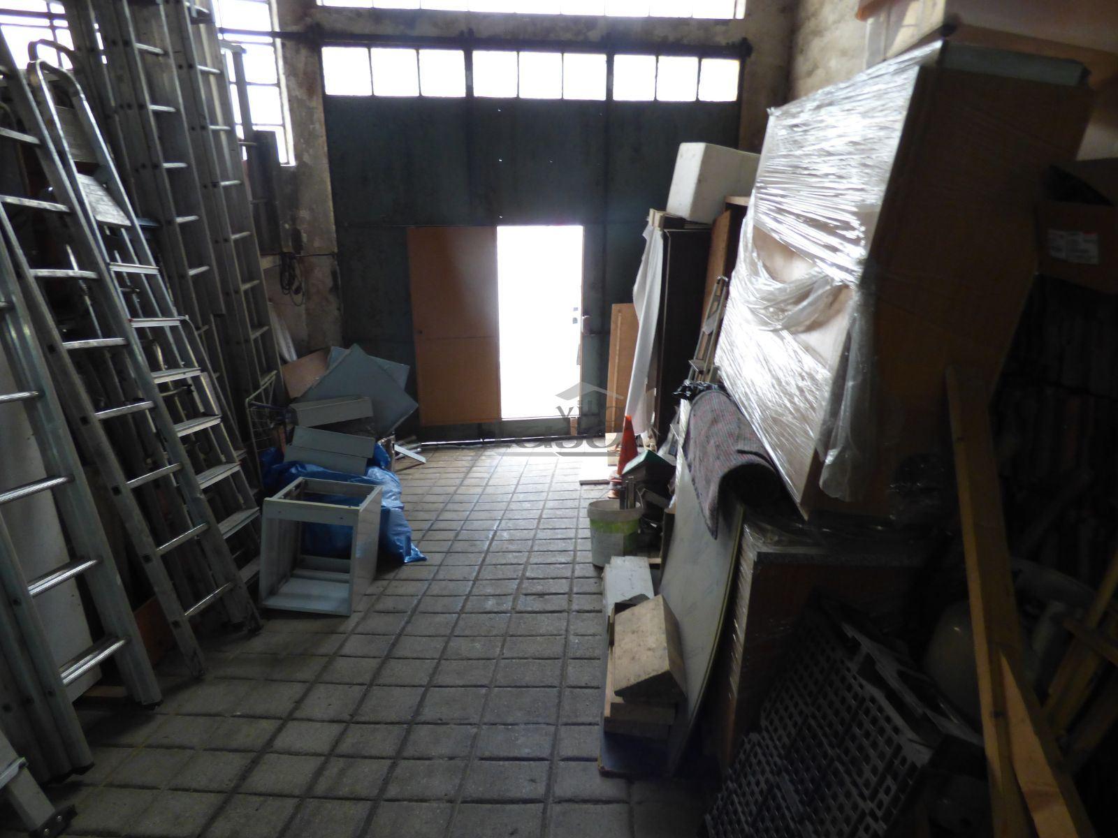 Armazém para venda no Candal  Santa Marinha, Vila Nova de Gaia