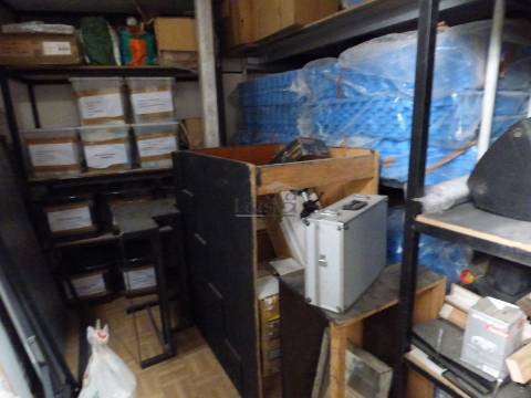 Armazém para venda no Candal  Santa Marinha, Vila Nova de Gaia