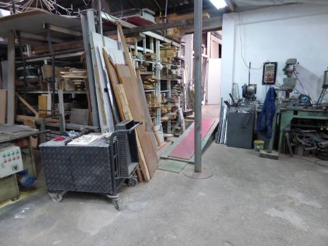 Armazém para venda no Candal  Santa Marinha, Vila Nova de Gaia