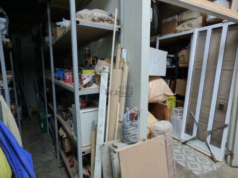 Armazém para venda no Candal  Santa Marinha, Vila Nova de Gaia