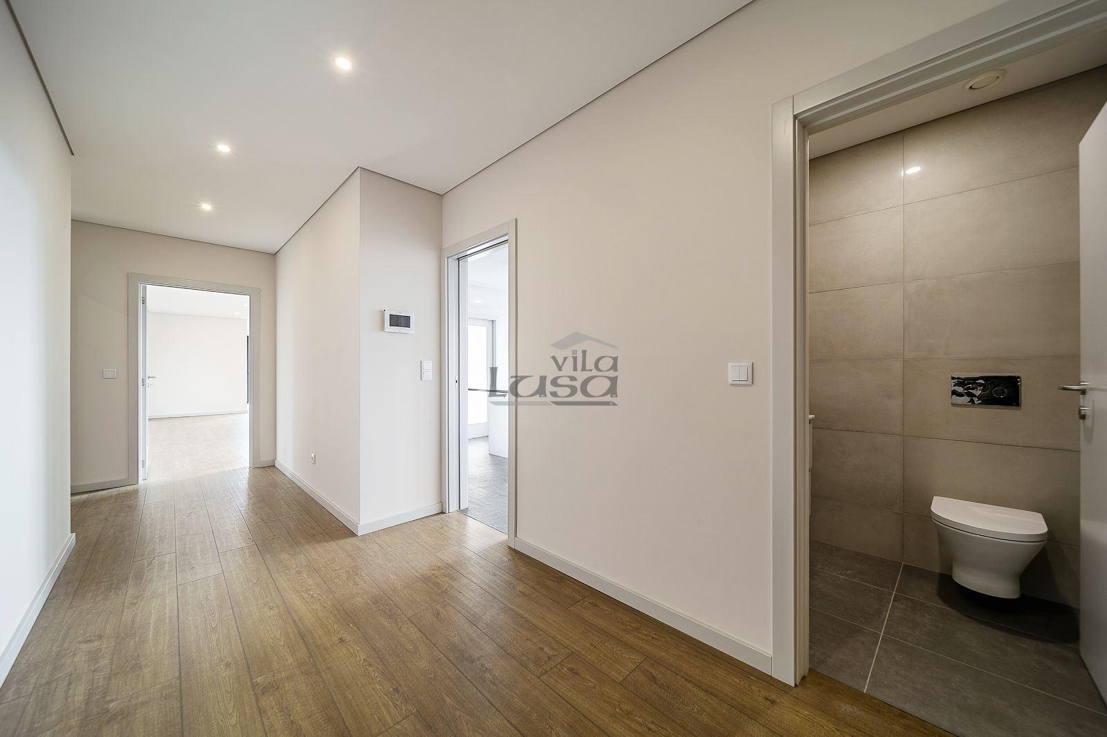 T4 de cobertura com amplo terraço na Avenida da Boavista