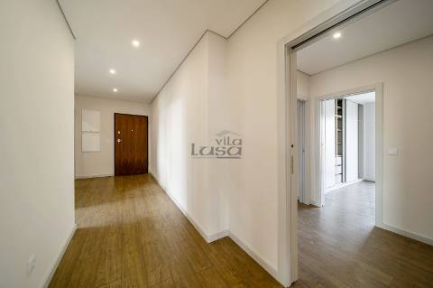 T4 de cobertura com amplo terraço na Avenida da Boavista