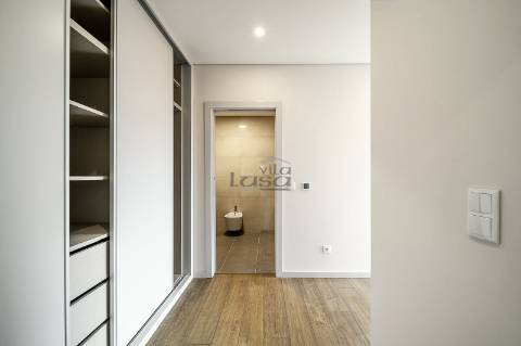 T4 de cobertura com amplo terraço na Avenida da Boavista