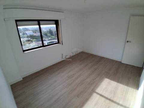 Apartamento T2 remodelado em Rio Tinto -Santegãos
