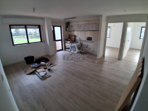 Apartamento T2 remodelado em Rio Tinto -Santegãos
