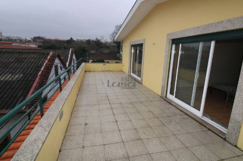 Andar de Moradia T2 com Terreno na Zona Histórica de Vila Nova de Gaia