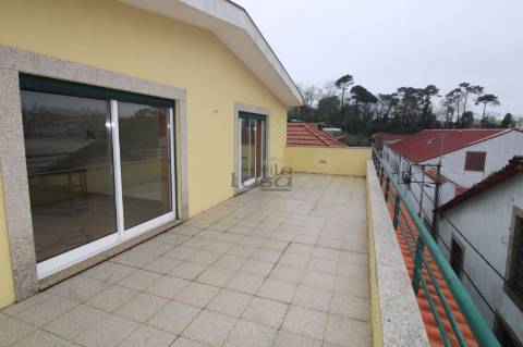 Andar de Moradia T2 com Terreno na Zona Histórica de Vila Nova de Gaia