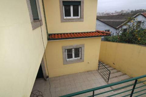 Andar de Moradia T2 com Terreno na Zona Histórica de Vila Nova de Gaia