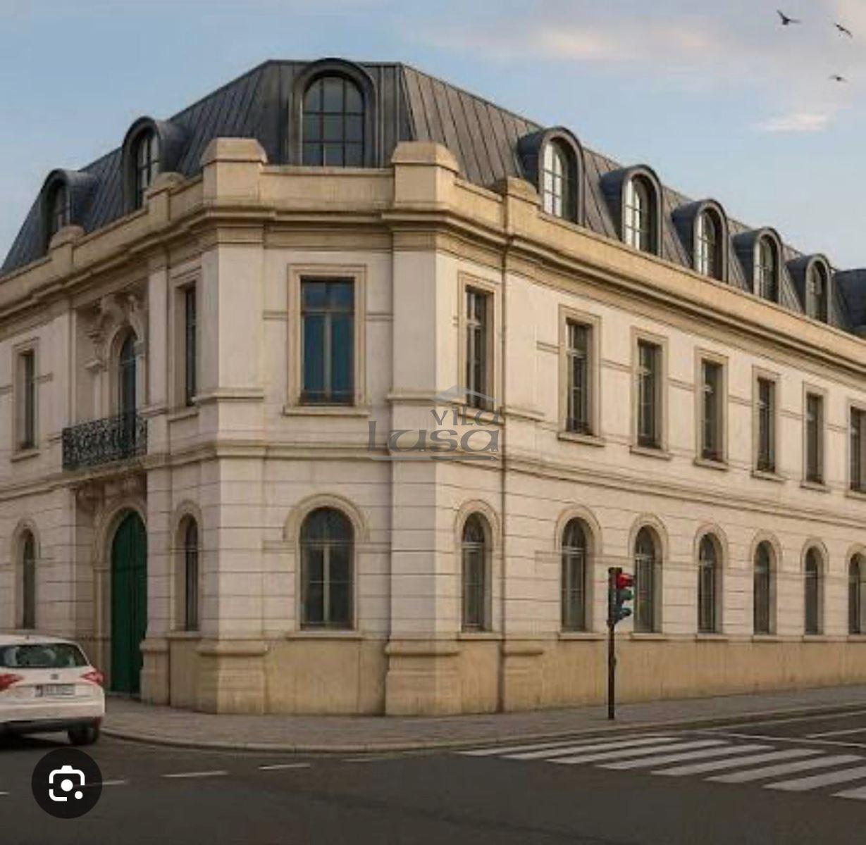 T1 Edifício da Antiga Faculdade de Farmácia (em frente à Igreja de Cedofeita) Porto.