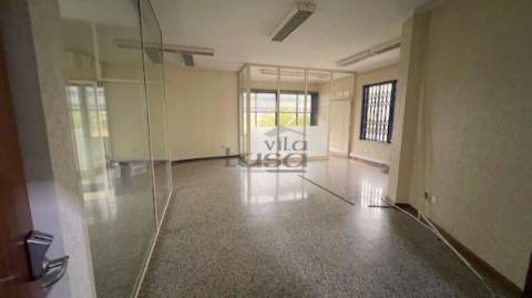 Edifício armazém e escritórios em Avintes V.N. de Gaia.