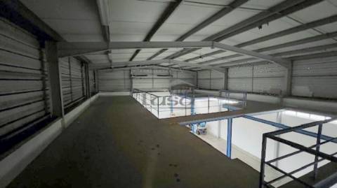 Edifício armazém e escritórios em Avintes V.N. de Gaia.