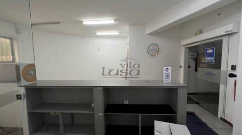 Edifício armazém e escritórios em Avintes V.N. de Gaia.