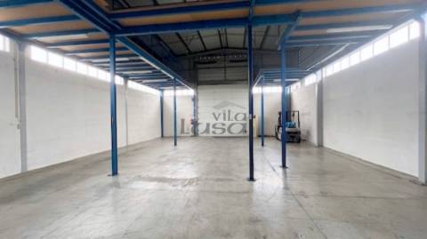 Edifício armazém e escritórios em Avintes V.N. de Gaia.