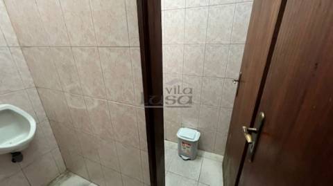 Edifício armazém e escritórios em Avintes V.N. de Gaia.