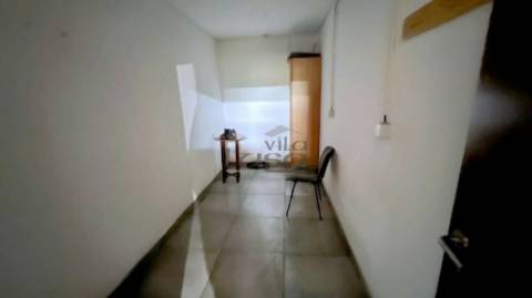 Edifício armazém e escritórios em Avintes V.N. de Gaia.